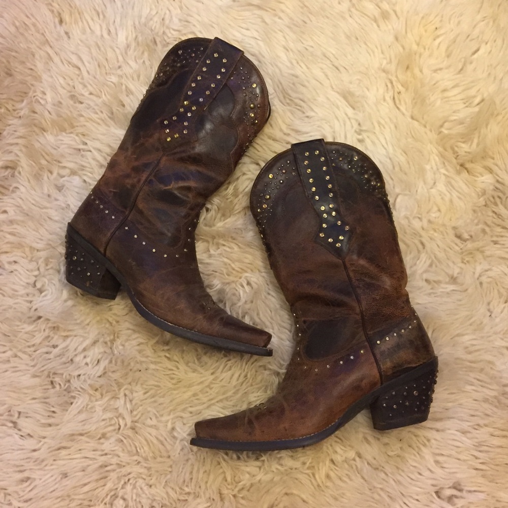 Ariat women’s studded leather cowgirl boots